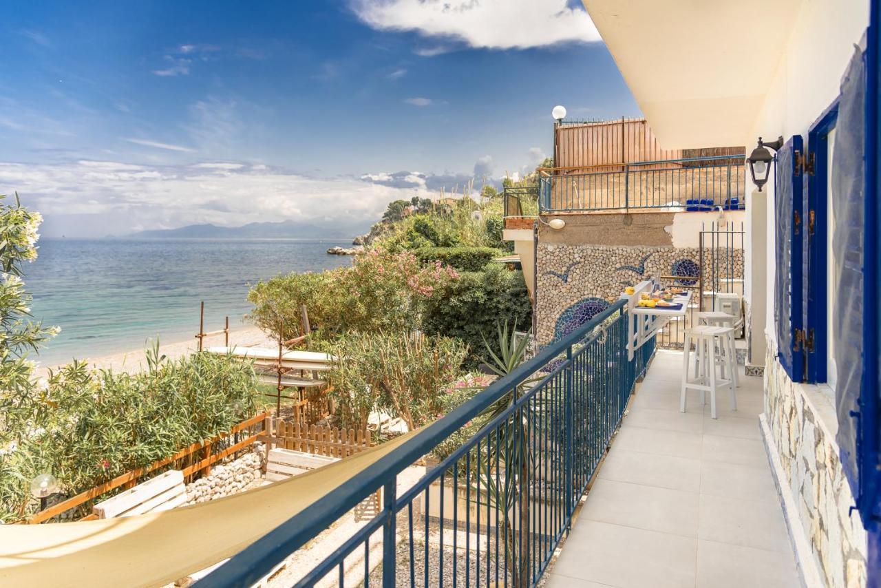 Dimore Di Mare - Beachfront Apartments Santa Flavia Extérieur photo
